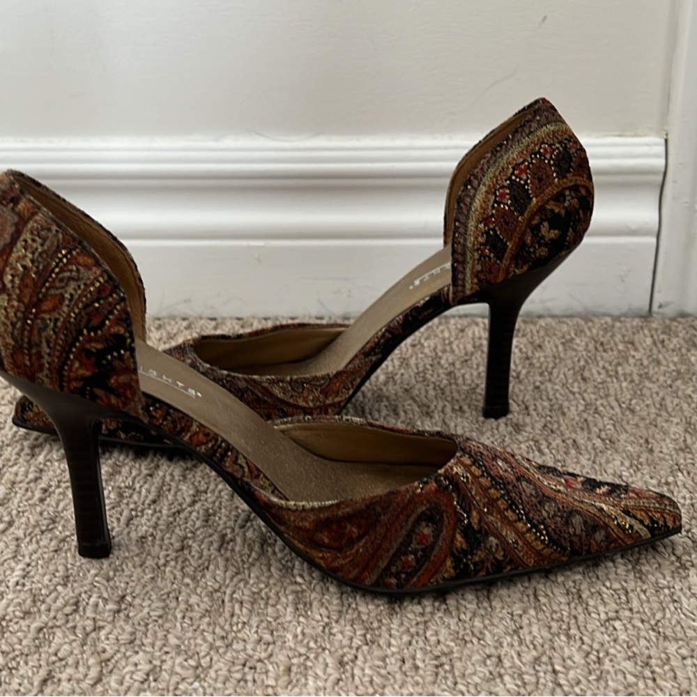 Elegant Paisley Patterned Heels